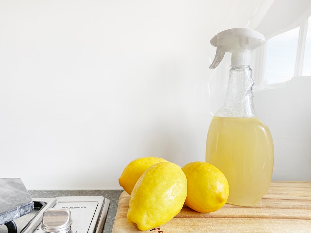 Niacinamide vs. Hyaluronic Acid: Choosing the Right Ingredient for Hydration